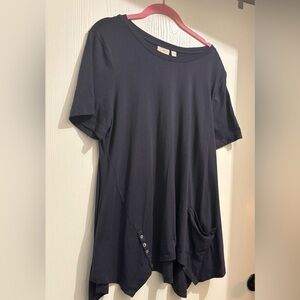 LOGO black short sleeve tunic Top with asymmetrical hem & pocket XL